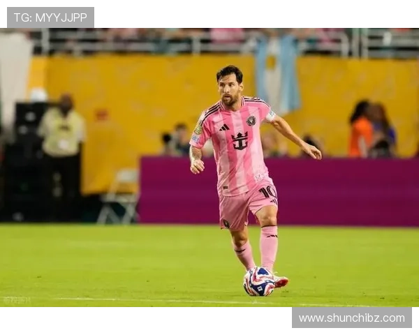 鸡大的足球明星如何在绿茵场上展现超凡实力与个人魅力